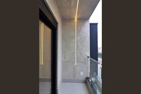 Casa à venda com 200m², 3 quartos e 4 vagasSuíte 1 Sacada