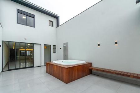 Casa à venda com 200m², 3 quartos e 4 vagas Casa à venda com 200m², 3 quartos e 4 vagasQuintal