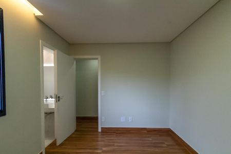 Casa à venda com 200m², 3 quartos e 4 vagas Casa à venda com 200m², 3 quartos e 4 vagasSuíte 2