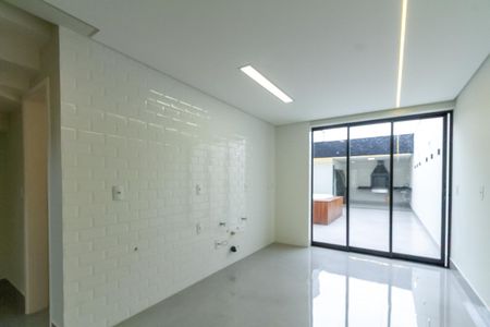 Casa à venda com 200m², 3 quartos e 4 vagas Casa à venda com 200m², 3 quartos e 4 vagasCozinha