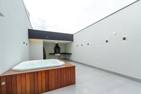 Casa à venda com 200m², 3 quartos e 4 vagas Casa à venda com 200m², 3 quartos e 4 vagasQuintal