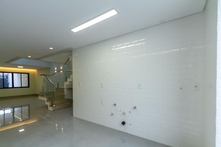 Casa à venda com 200m², 3 quartos e 4 vagas Casa à venda com 200m², 3 quartos e 4 vagasCozinha