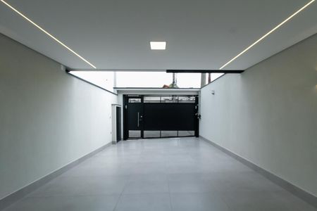 Casa à venda com 200m², 3 quartos e 4 vagas Casa à venda com 200m², 3 quartos e 4 vagasGaragem