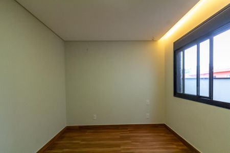 Casa à venda com 200m², 3 quartos e 4 vagas Casa à venda com 200m², 3 quartos e 4 vagasSuíte 2