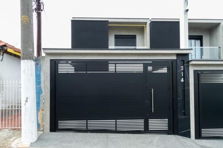 Casa à venda com 200m², 3 quartos e 4 vagas Casa à venda com 200m², 3 quartos e 4 vagasFachada