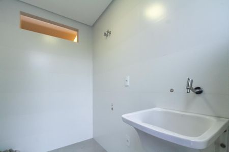 Casa à venda com 200m², 3 quartos e 4 vagas Casa à venda com 200m², 3 quartos e 4 vagasÁrea de Serviço