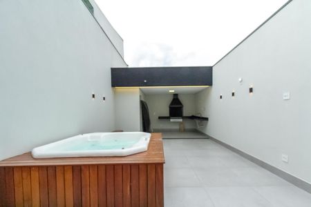 Casa à venda com 200m², 3 quartos e 4 vagas Casa à venda com 200m², 3 quartos e 4 vagasQuintal