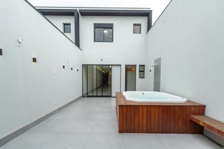 Casa à venda com 200m², 3 quartos e 4 vagas Casa à venda com 200m², 3 quartos e 4 vagasQuintal