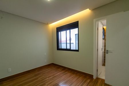 Casa à venda com 200m², 3 quartos e 4 vagas Casa à venda com 200m², 3 quartos e 4 vagasSuíte 2