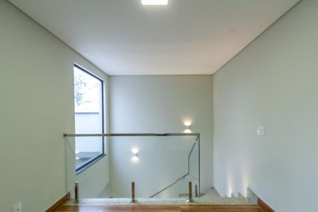 Casa à venda com 200m², 3 quartos e 4 vagas Casa à venda com 200m², 3 quartos e 4 vagasSala 2