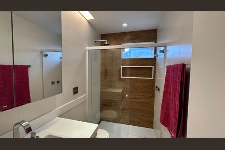 Casa de condomínio para alugar com 360m², 5 quartos e 3 vagas Casa de condomínio para alugar com 360m², 5 quartos e 3 vagasBanheiro Social