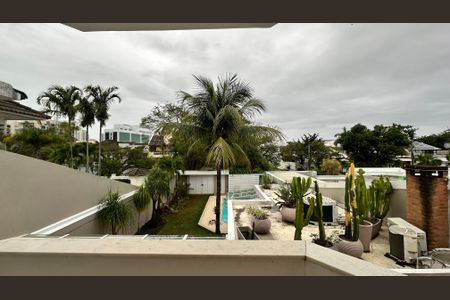 Casa de condomínio para alugar com 360m², 5 quartos e 3 vagas Casa de condomínio para alugar com 360m², 5 quartos e 3 vagasVaranda da Suíte 3