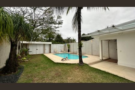Casa de condomínio para alugar com 360m², 5 quartos e 3 vagas Casa de condomínio para alugar com 360m², 5 quartos e 3 vagasPiscina