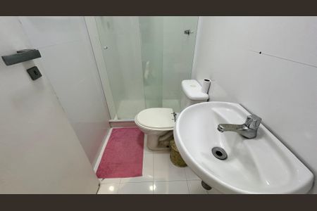 Casa de condomínio para alugar com 360m², 5 quartos e 3 vagas Casa de condomínio para alugar com 360m², 5 quartos e 3 vagasBanheiro de Serviço