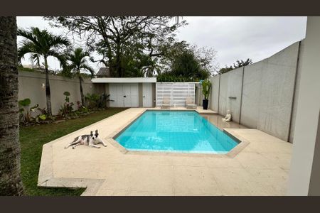 Casa de condomínio para alugar com 360m², 5 quartos e 3 vagas Casa de condomínio para alugar com 360m², 5 quartos e 3 vagasPiscina