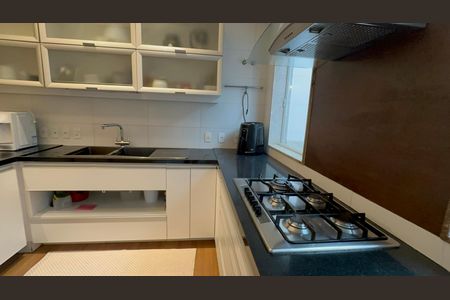 Casa de condomínio para alugar com 360m², 5 quartos e 3 vagas Casa de condomínio para alugar com 360m², 5 quartos e 3 vagasCozinha