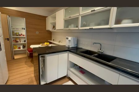 Casa de condomínio para alugar com 360m², 5 quartos e 3 vagas Casa de condomínio para alugar com 360m², 5 quartos e 3 vagasCozinha