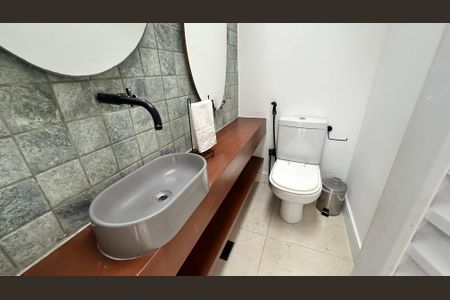 Casa de condomínio para alugar com 360m², 5 quartos e 3 vagas Casa de condomínio para alugar com 360m², 5 quartos e 3 vagasEspaço Gourmet - Banheiro