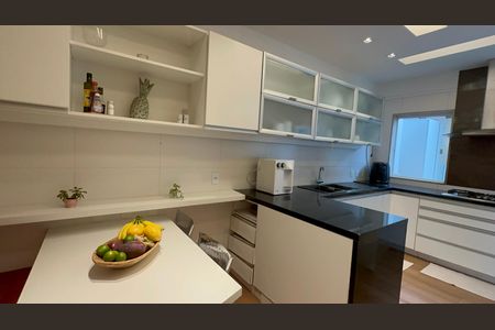 Casa de condomínio para alugar com 360m², 5 quartos e 3 vagas Casa de condomínio para alugar com 360m², 5 quartos e 3 vagasCozinha