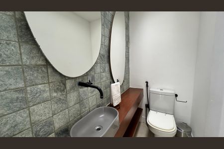 Casa de condomínio para alugar com 360m², 5 quartos e 3 vagas Casa de condomínio para alugar com 360m², 5 quartos e 3 vagasEspaço Gourmet - Banheiro