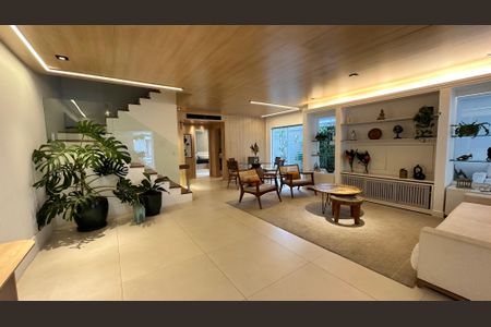 Casa de condomínio para alugar com 360m², 5 quartos e 3 vagas Casa de condomínio para alugar com 360m², 5 quartos e 3 vagasSala