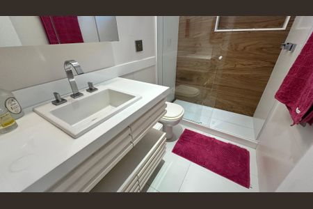 Casa de condomínio para alugar com 360m², 5 quartos e 3 vagas Casa de condomínio para alugar com 360m², 5 quartos e 3 vagasBanheiro Social