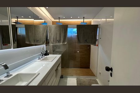 Casa de condomínio para alugar com 360m², 5 quartos e 3 vagas Casa de condomínio para alugar com 360m², 5 quartos e 3 vagasBanheiro da Suíte 3