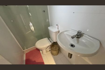 Casa de condomínio para alugar com 360m², 5 quartos e 3 vagas Casa de condomínio para alugar com 360m², 5 quartos e 3 vagasBanheiro de Serviço
