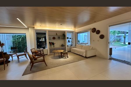 Casa de condomínio para alugar com 360m², 5 quartos e 3 vagas Casa de condomínio para alugar com 360m², 5 quartos e 3 vagasSala