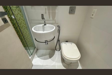 Casa de condomínio para alugar com 360m², 5 quartos e 3 vagas Casa de condomínio para alugar com 360m², 5 quartos e 3 vagasBanheiro da Suíte 1