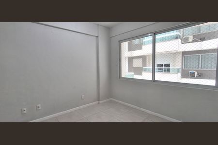 Sala de apartamento para alugar com 2 quartos, 64m² em Barreiros, São José