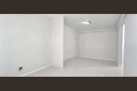 Sala de apartamento para alugar com 2 quartos, 64m² em Barreiros, São José