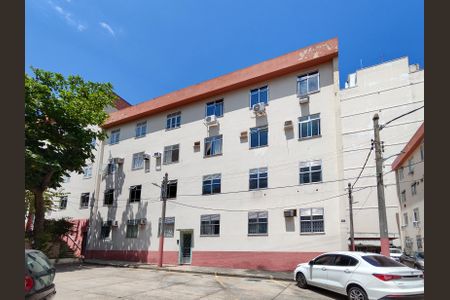 Apartamento à venda com 65m², 3 quartos e sem vaga Apartamento à venda com 65m², 3 quartos e sem vagaFachada e portaria