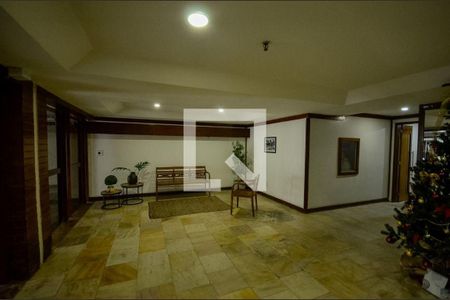 Apartamento à venda com 75m², 2 quartos e 1 vaga Apartamento à venda com 75m², 2 quartos e 1 vagaHall