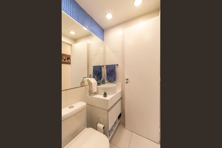 Apartamento à venda com 75m², 2 quartos e 1 vaga Apartamento à venda com 75m², 2 quartos e 1 vagaBanheiro Social