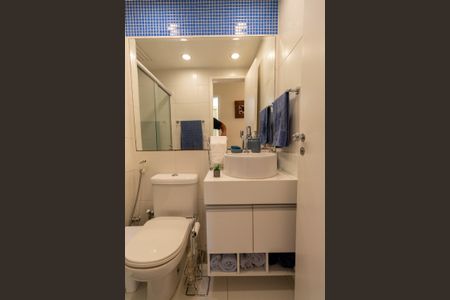 Apartamento à venda com 75m², 2 quartos e 1 vaga Apartamento à venda com 75m², 2 quartos e 1 vagaBanheiro Social