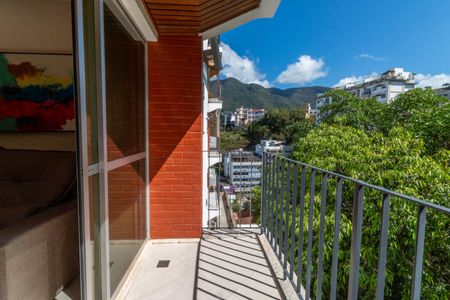 Apartamento à venda com 75m², 2 quartos e 1 vaga Apartamento à venda com 75m², 2 quartos e 1 vagaSala Varanda