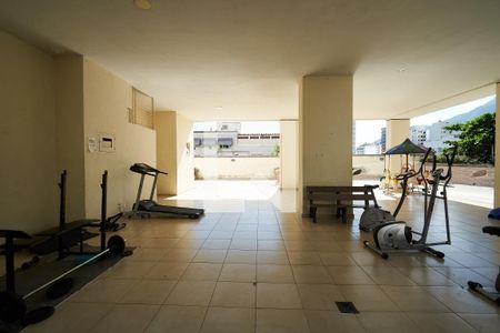 Apartamento à venda com 75m², 2 quartos e 1 vaga Apartamento à venda com 75m², 2 quartos e 1 vagaAcademia