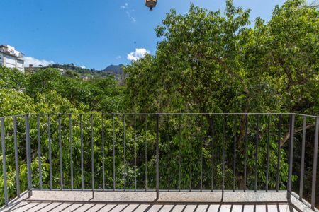 Apartamento à venda com 75m², 2 quartos e 1 vaga Apartamento à venda com 75m², 2 quartos e 1 vagaSala Varanda