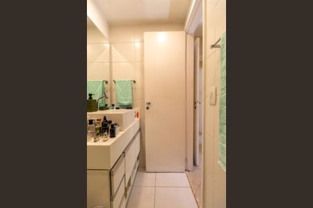 Apartamento à venda com 75m², 2 quartos e 1 vaga Apartamento à venda com 75m², 2 quartos e 1 vagaBanheiro Suite