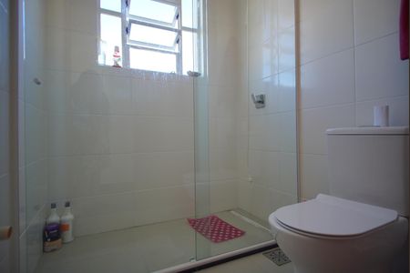 Banheiro  de apartamento para alugar com 1 quarto, 47m² em Passo D’areia, Porto Alegre