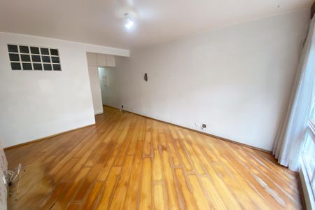 Apartamento à venda com 67m², 1 quarto e 1 vagaSala