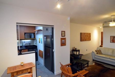 Sala de apartamento para alugar com 2 quartos, 80m² em Barra da Tijuca, Rio de Janeiro