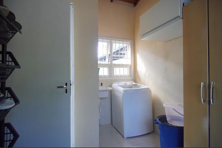 Casa à venda com 140m², 3 quartos e 2 vagasÁrea de Serviço