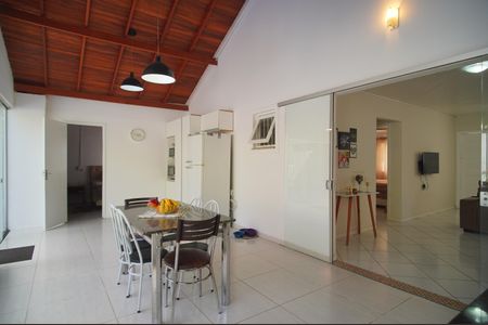 Casa à venda com 140m², 3 quartos e 2 vagasCozinha