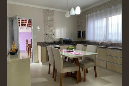 Casa à venda com 138m², 2 quartos e 5 vagasCozinha