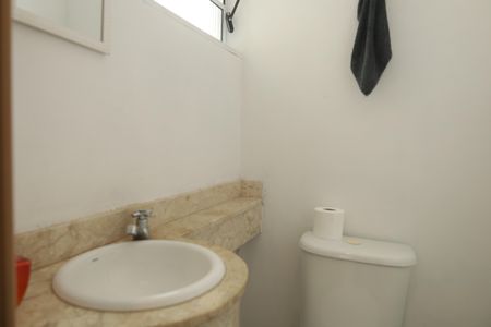 Casa de condomínio à venda com 72m², 2 quartos e 1 vagaLavabo