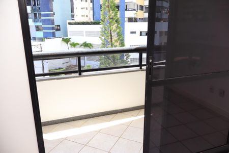 Sacada Sala de apartamento para alugar com 1 quarto, 57m² em Caminho das Árvores, Salvador