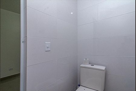 banheiro social_3 de casa para alugar com 3 quartos, 73m² em Jardim Maria Estela, São Paulo