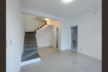 Sala de casa para alugar com 2 quartos, 60m² em São Francisco Xavier, Rio de Janeiro
